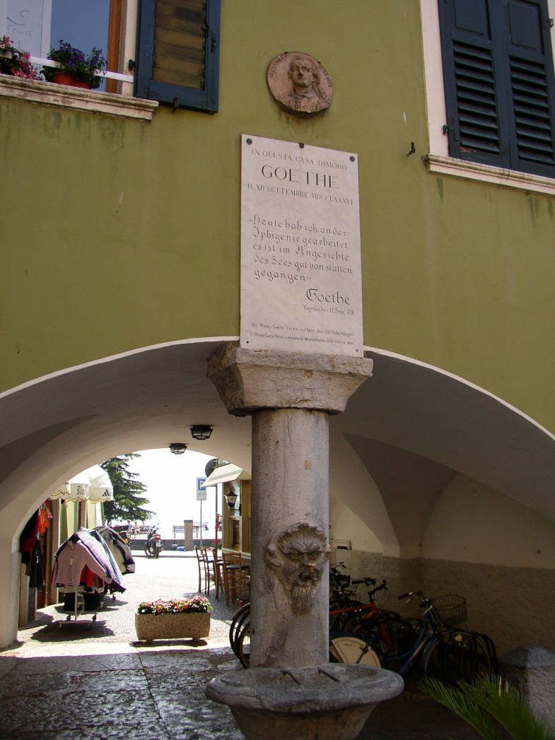 Piazzetta Goethe in Torbole